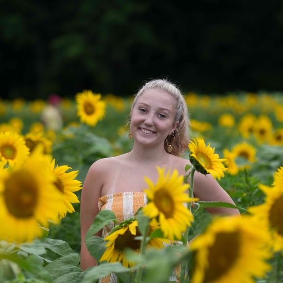 🌻Meet your Posher, Kyra - Picture 4 of 7